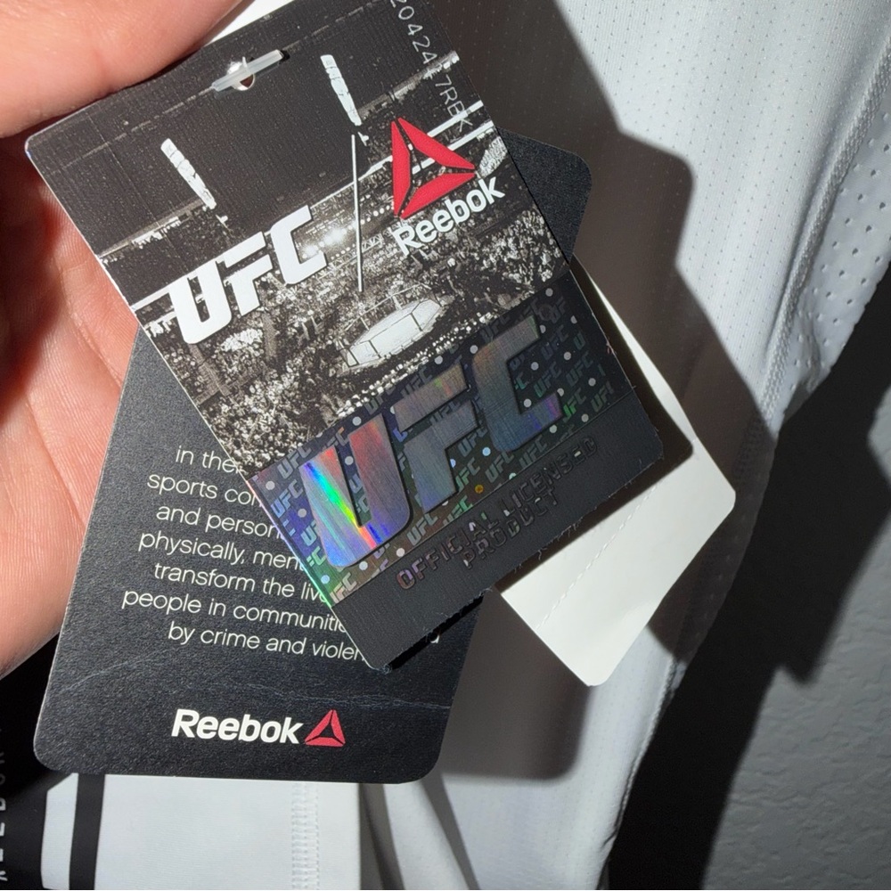 NWT Reebok UFC White Performance compression Shirt Rashguard - Picture 3 of 11